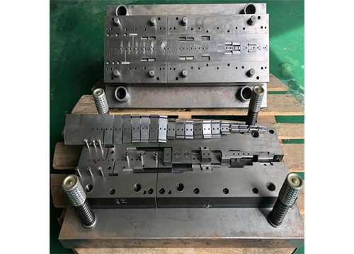 Progressive Die for Metal Clamp