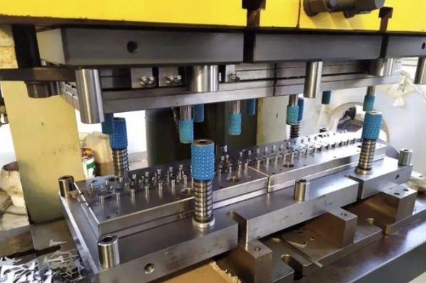 progressive die stamping